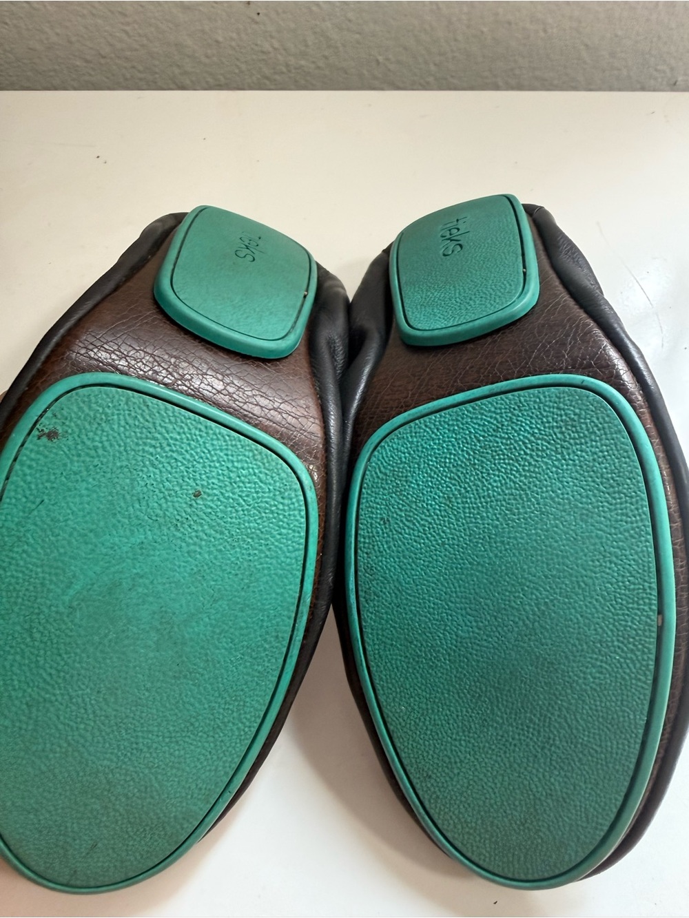Tieks by gavrieli size 9  Black Leather Ballet Flats with Teal-Trim Sole - Picture 7 of 9
